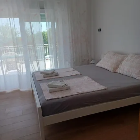 Apartment Lucija *