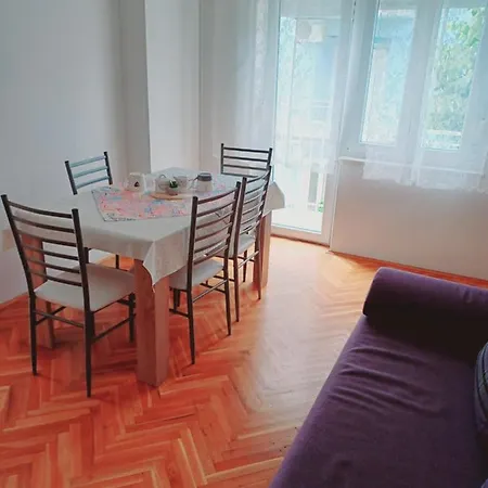 Διαμέρισμα Lucija *